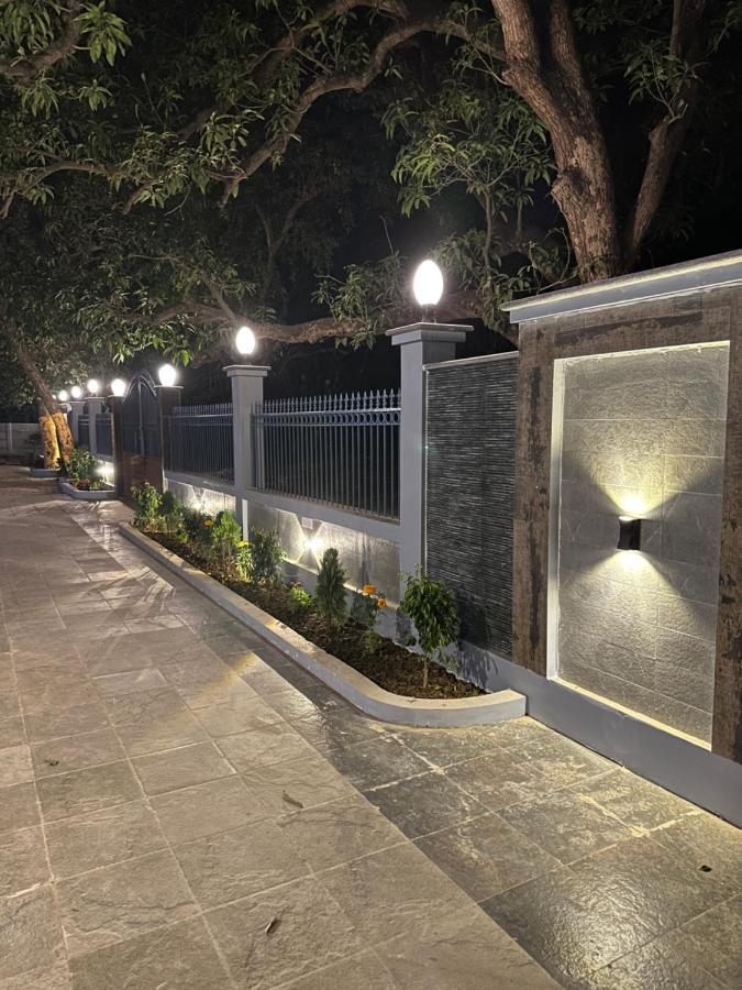Villa Kaashi Flora Varanasi Exterior foto