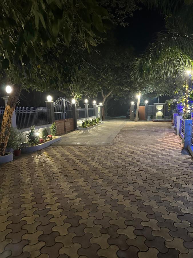 Villa Kaashi Flora Varanasi Exterior foto