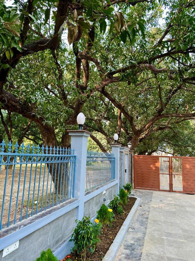 Villa Kaashi Flora Varanasi Exterior foto