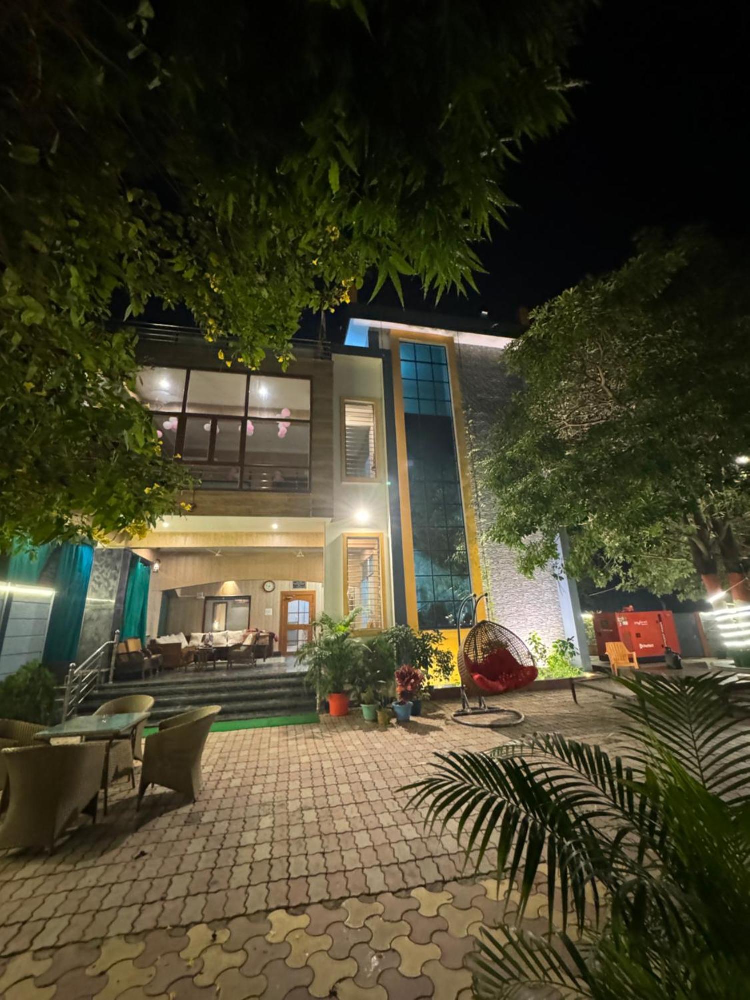 Villa Kaashi Flora Varanasi Exterior foto